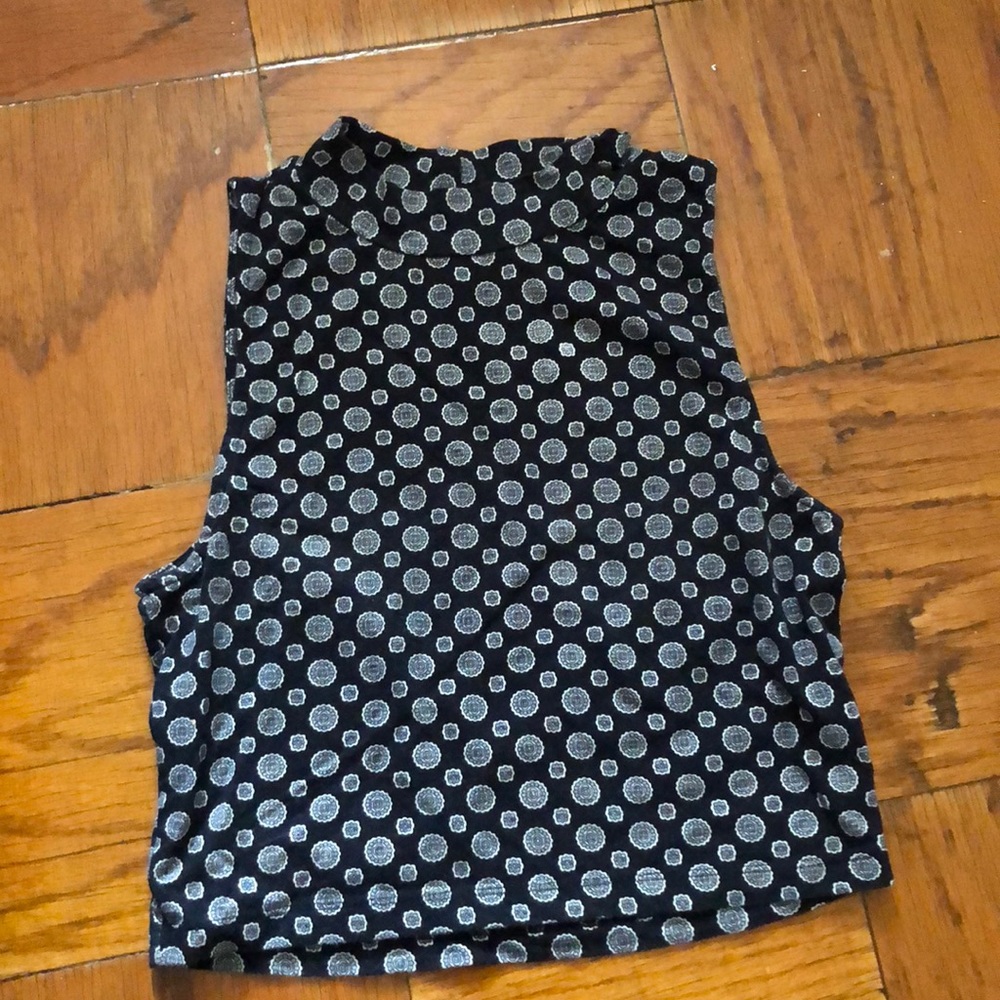 Patterned slight cropped top